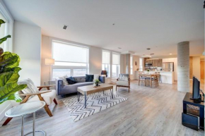 NEW Ocean Bay New Luxury Condo Sleeps 5 Parking, Coffee, AC